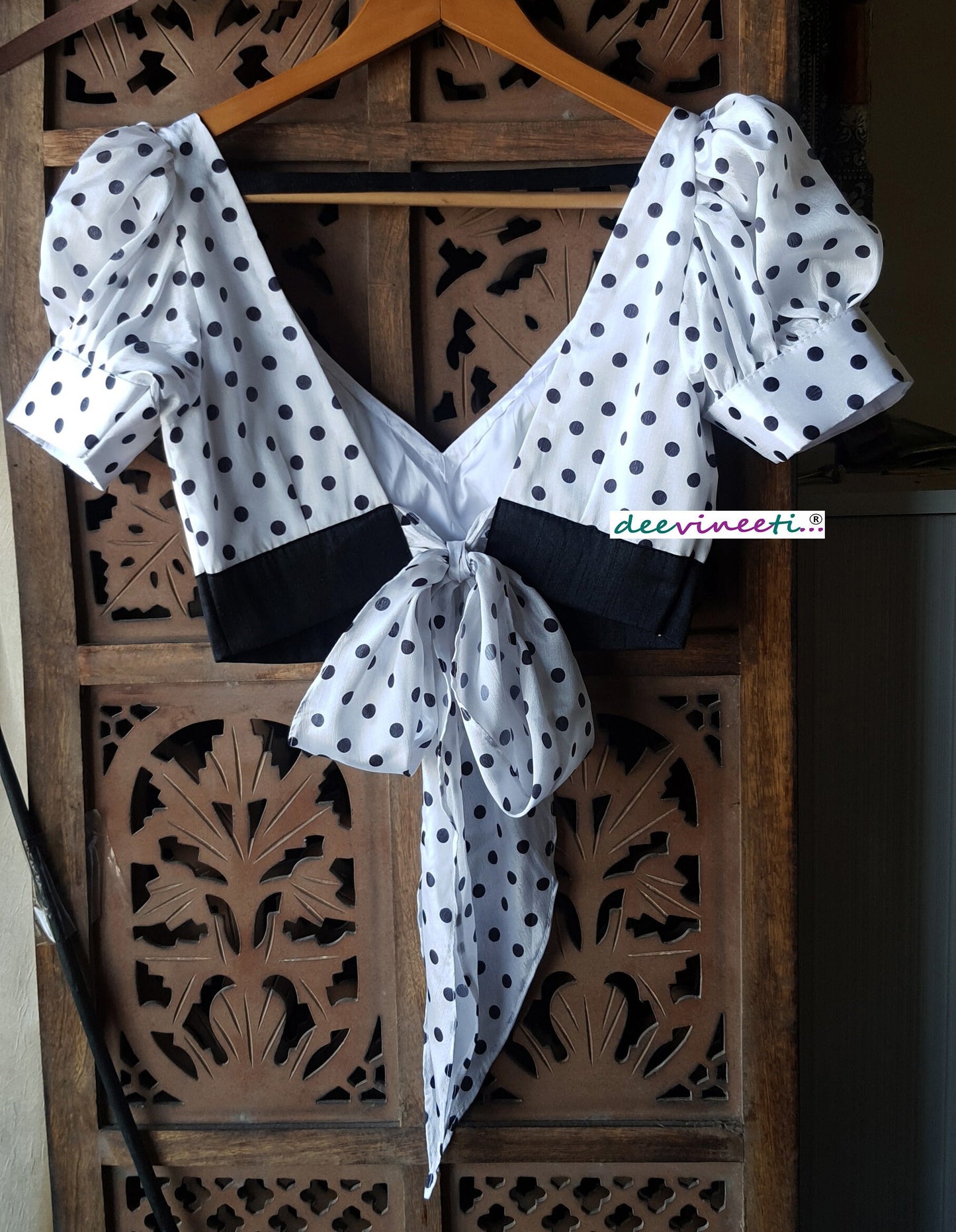 Black and White Polka Dot Puff Sleeves Blouse DVBL_242